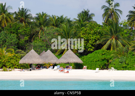 Malediven, Nord Male Atoll, Thulhagiri Island, Thulhagiri Resort und Spa, weißen Sandstrand entlang der Lagune und Türkis Meer Stockfoto