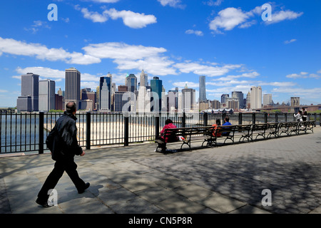 Vereinigte Staaten, New York City Downtown Manhattan gesehen von der Promenade in Brooklyn Stockfoto