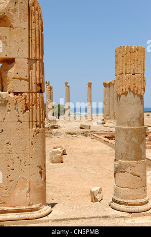 Ptolemais. Cyrenaica. Libyen. Blick auf den Säulen und Ruinen des beeindruckenden Columned Palast oder Villa der Spalten die Stockfoto