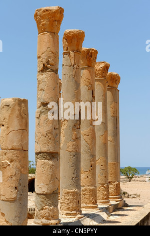 Ptolemais. Cyrenaica. Libyen. Blick auf den Säulen und Ruinen des beeindruckenden Columned Palast oder Villa der Spalten die Stockfoto