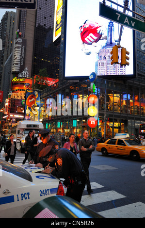 USA, New York City, Manhattan, Times Square, M & M store Stockfoto