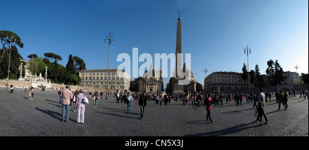 Italien Rom Piazza del Popolo mit ägyptischen Obelisk Ramses II in der Mitte und Twin Kirche in den Rücken Stockfoto