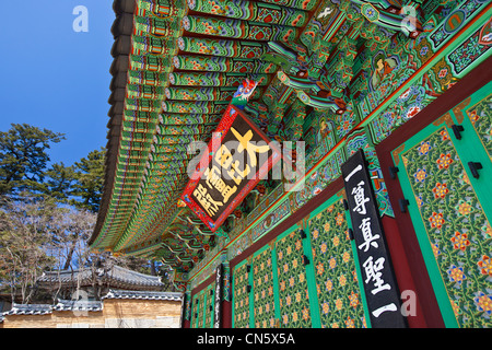 Süd Korea, South Gyeongsang Provinz, Haein buddhistischen Tempel, bunten Details eines Dachs Stockfoto