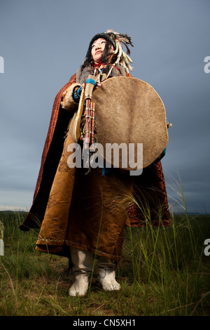 Porträt des mongolischen Schamanen, Khuduu aral, Khentii Provinz, Mongolei Stockfoto