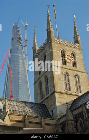 Die Scherbe und Southwark cathedral Stockfoto