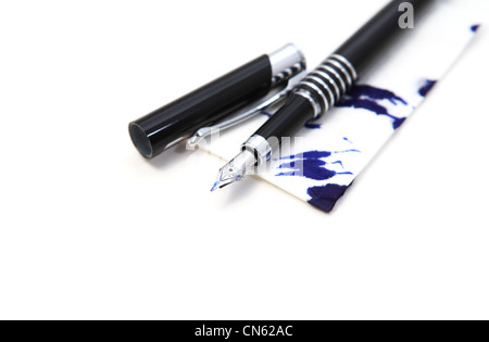 Tinte schwarz Füller auf weißem Hintergrund Stockfoto