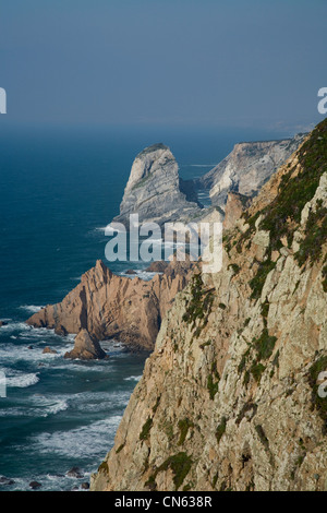 einen malerischen Blick auf die felsige Küste von Cabo da Roca Sintra Portugal Stockfoto