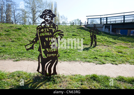 Eine Skulptur von Sylvia Pankhurst in der Nähe von Meath Brücke, Mile End Park, durch den Regent es Canal, London, UK. Stockfoto