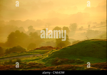 Sonnenaufgang über dem Rosedale betrachtet aus Schornstein Bank, North Yorks National Park, North Yorkshire, England Stockfoto