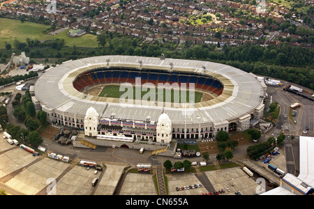 Historische Luftaufnahme der alten Wembley Stadion im Mai 2000 Stockfoto