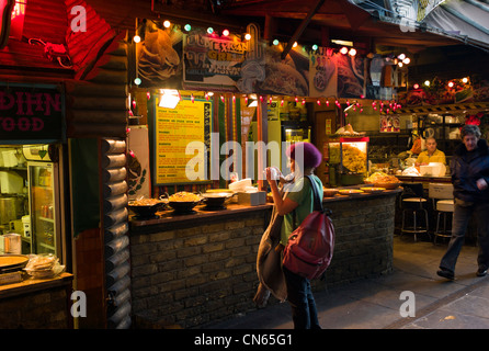 Indoor orientalisch, kontinentalen Garküche, Camden Market, Camden Town, London, England Stockfoto