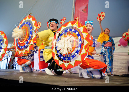 Künstler auf das Kirschblütenfest im Brooklyn Botanical Garden, Brooklyn. 1. Mai 2001. Stockfoto