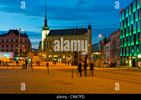 Blick auf den Platz der Freiheit in der Nacht in der alten Stadt Brünn Stockfoto