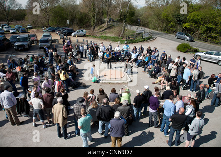 Ein Spieler führt einen Torwurf während der WM Murmeln in Tinsley Green Stockfoto