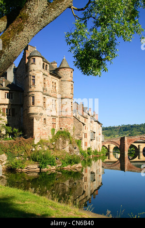 Fluss Lot Chateau de Roquelaure Espalion Occitaine Aveyron Frankreich Stockfoto