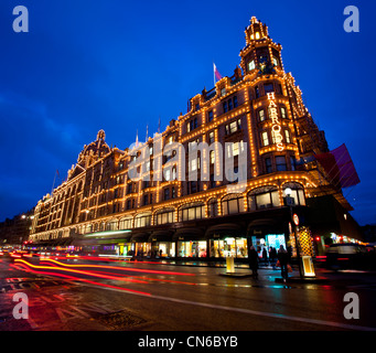 LONDON, ENGLAND, FEB 13: Berühmten Harrods in London Kaufhaus am 13. Februar 2012 in London, Vereinigtes Königreich. Stockfoto