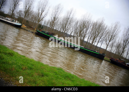 Lastkähne auf Canal de Neufosse, zitieren, Saint-Michel, Watten, Nord, Frankreich Stockfoto