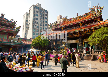 Longshan oder Lungshan Tempel Taipei Taiwan. JMH5697 Stockfoto