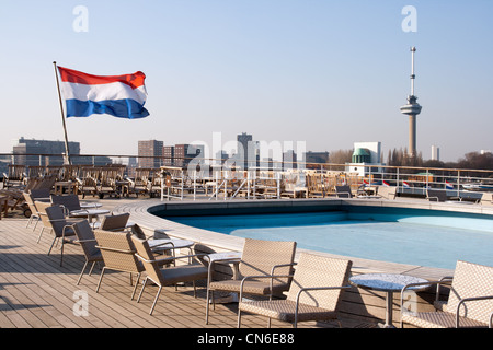 Terrasse und Pool auf den alten SS Rotterdam. Jetzt ein Hotel/Museum. Stockfoto