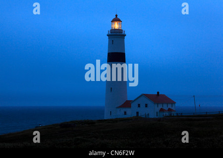 Foto von der Point-Amour-Leuchtturm in der Nacht, Labrador, Kanada Stockfoto