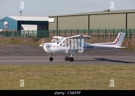 Jabiru UL450 G-CBOP etwa bis zum Abflug von Sandtoft Flugplatz Stockfoto