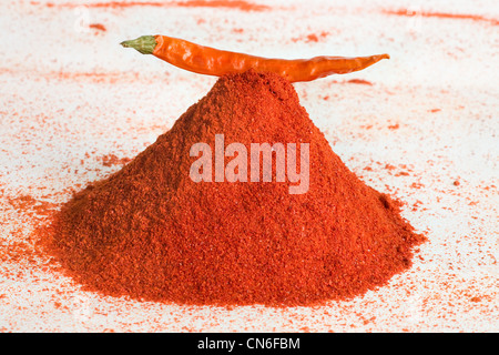 Ein Haufen von Chili Gewürz mit Chili rot trocken pod Stockfoto