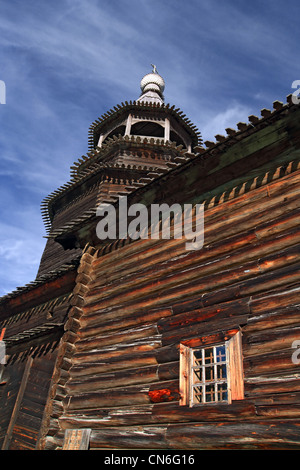 hölzerne Kapelle im Dorf Altern Stockfoto