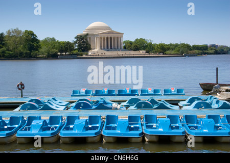 Tretboote auf dem Potomac River Gezeiten-Bassin von der Thomas Jefferson Memorial, Washington DC, USA Stockfoto