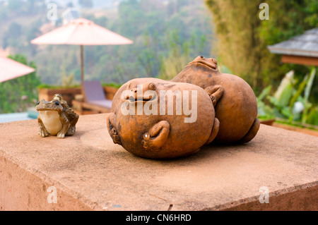 Frosch Statue, Ornamente, Pongkai Resort, Mae Rim, Chiang Mai, Thailand Stockfoto