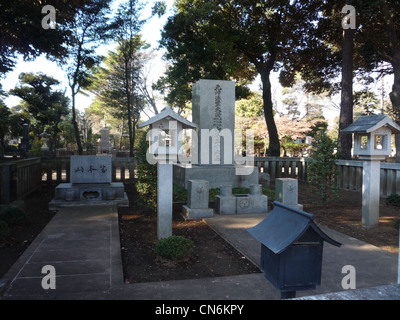 Grab der kaiserlichen japanischen Marine Admiral Isoroku Yamamoto auf Tama Reien Friedhof (多摩霊園) in Fuchū, Tokio. Stockfoto