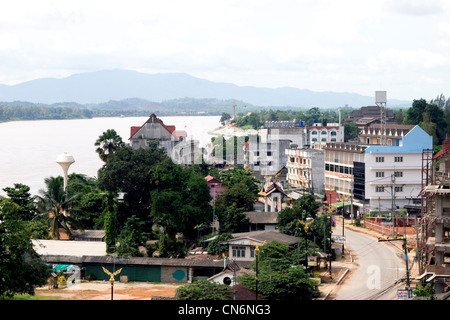 Die kleine Stadt von Ban Sop Ruak ist in der Provinz Chiang Rai, Thailand von oben gesehen. Stockfoto