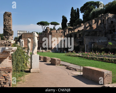 Der Garten (Atrium Vestae) das Haus der Vestalinnen, Forum Romanum, Rom. Stockfoto