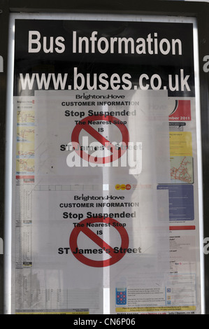 Brighton und Hove Bus Company Busse angehalten Informationen Zeichen Stadtzentrum UK Stockfoto