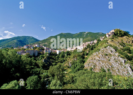 Europa Italien Abruzzen Provinz l ' Aquila Villalago Dorf am Fluss Sagittario Stockfoto