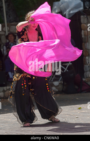 Bauchtänzerin auf der 2011 statt Jewish Festival in Oak Park in Santa Barbara, Kalifornien Stockfoto