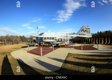 Grumman A-6 Intruder US Navy Fighter und Angriff Jet auf dem Display an Grumman Memorial Park Calverton Long Island NY Stockfoto