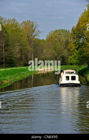 Kanal-Kahn am Fluss Yonne, Frankreich Canal du Nivernais. Stockfoto