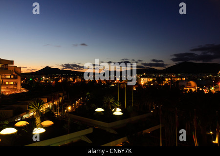 Lanzarote, Kanarische Inseln - Costa Teguise. In der Nacht auf der Suche im Landesinneren von Gran Melia Salinas Hotel. Stockfoto