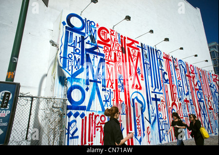 Ein Wandbild von RETNA ist an der Ecke der Houston Street und Bowery in New York gesehen. Stockfoto