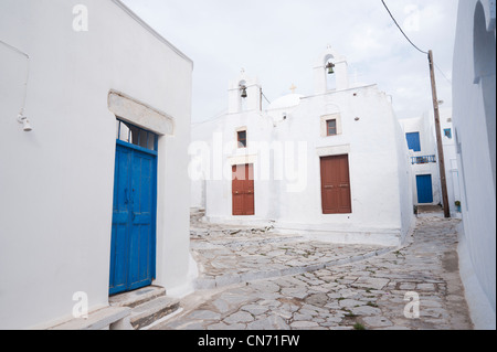 Kreuzung von zwei Gassen im Dorf von Hora, auf den griechischen Kykladen Insel Amorgos. Stockfoto