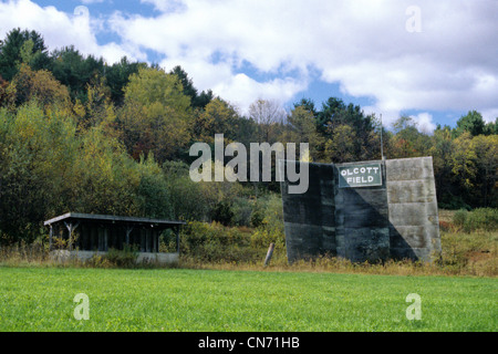 Verlassene Baseball-Feld in der Nähe der Grenze zwischen Vermont und New Hampshire, USA. Stockfoto