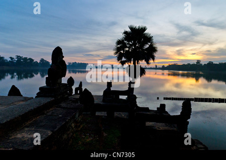 Sonnenaufgang von Srah Srang Tempel über Graben, Ankor Wat, Kambodscha Stockfoto