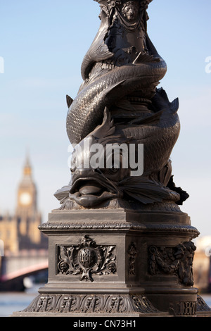 Delphin Lichtmast, Albert Embankment London Stockfoto