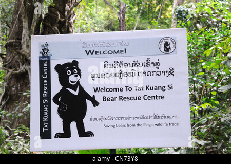 Schild am Eingang, Tat Kuang Si Bear Rescue Centre in der Nähe von Luang Prabang Laos Stockfoto