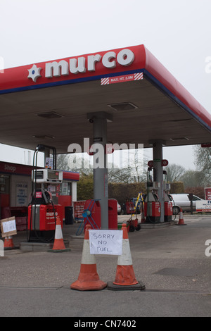 Melden Sie sich außerhalb einer Tankstelle zeigt kein Kraftstoff. Die Treibstoffmangel wurde verursacht durch drohen Streiks der Gewerkschaften. Stockfoto