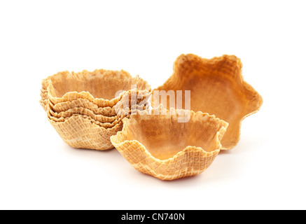 Leer-Wafer-Cup für Eis isoliert auf weißem Hintergrund Stockfoto