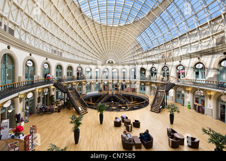 Innere des historischen Corn Exchange, Leeds, West Yorkshire, England Stockfoto