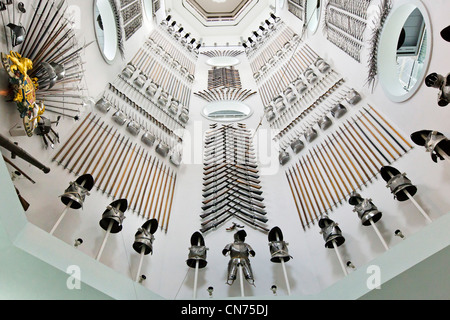 Hall of Steel im wichtigsten Treppenhaus, das Royal Armouries Museum, Leeds, West Yorkshire, England Stockfoto