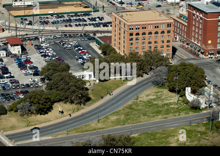 Luftaufnahme des ehemaligen Texas Book Depository Schulgebäudes in Dealey Plaza in Dallas, Texas Stockfoto
