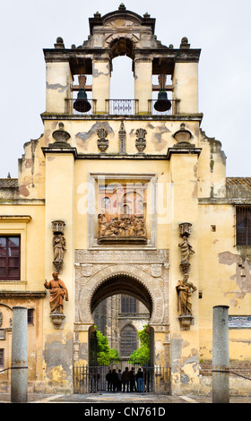 Die Puerta del Perdon maurischen Eingang der Patio de Los Naranjos und Kathedrale von Sevilla, Sevilla, Andalusien, Spanien Stockfoto